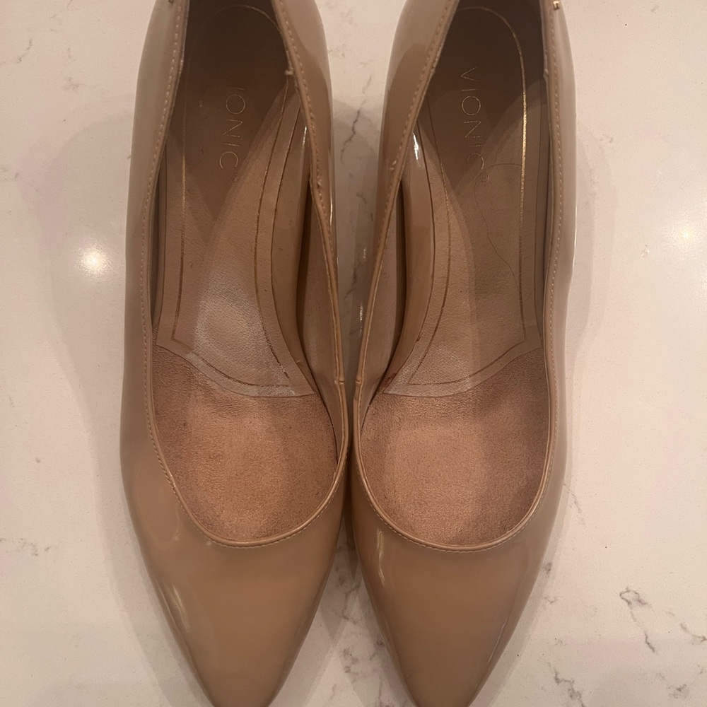 Vionic Nude Patent Pointed Toe Heels